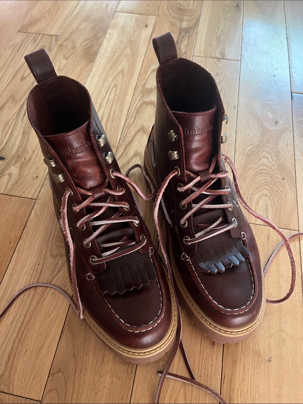 Timberland women’s Burgundy Leather Moc-Toe Lace-Up Boots size 8